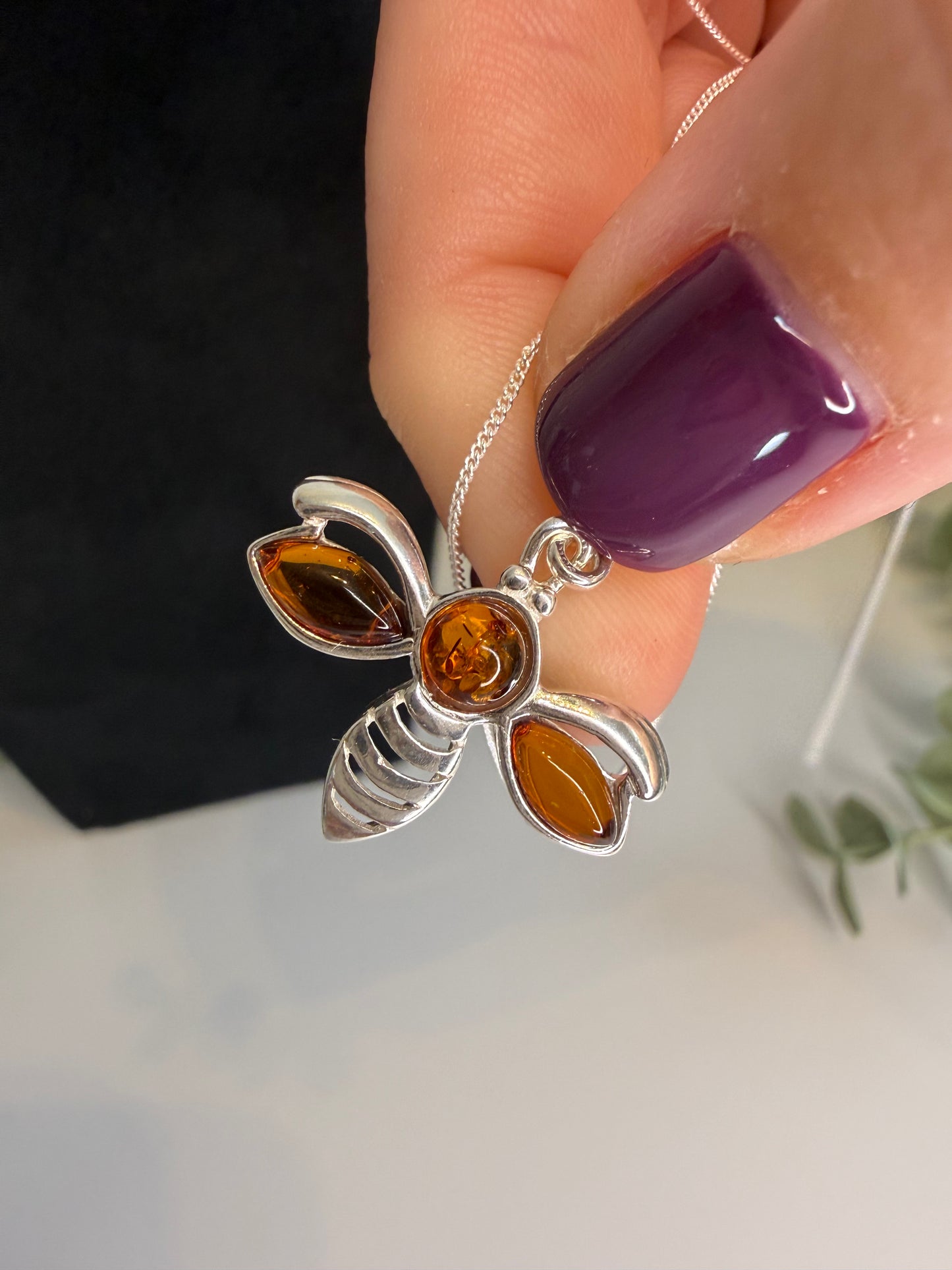Baltic Amber Bee Pendant (Cognac)