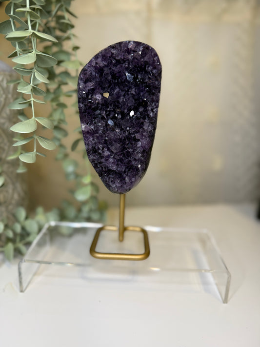 Amethyst cluster on stand (3)
